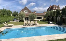 Maison familiale et moderne avec piscine chauffée